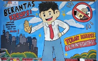 Siswa SMAN 1 Bungkal Tuangkan Semangat Antikorupsi Melalui Karya Mural